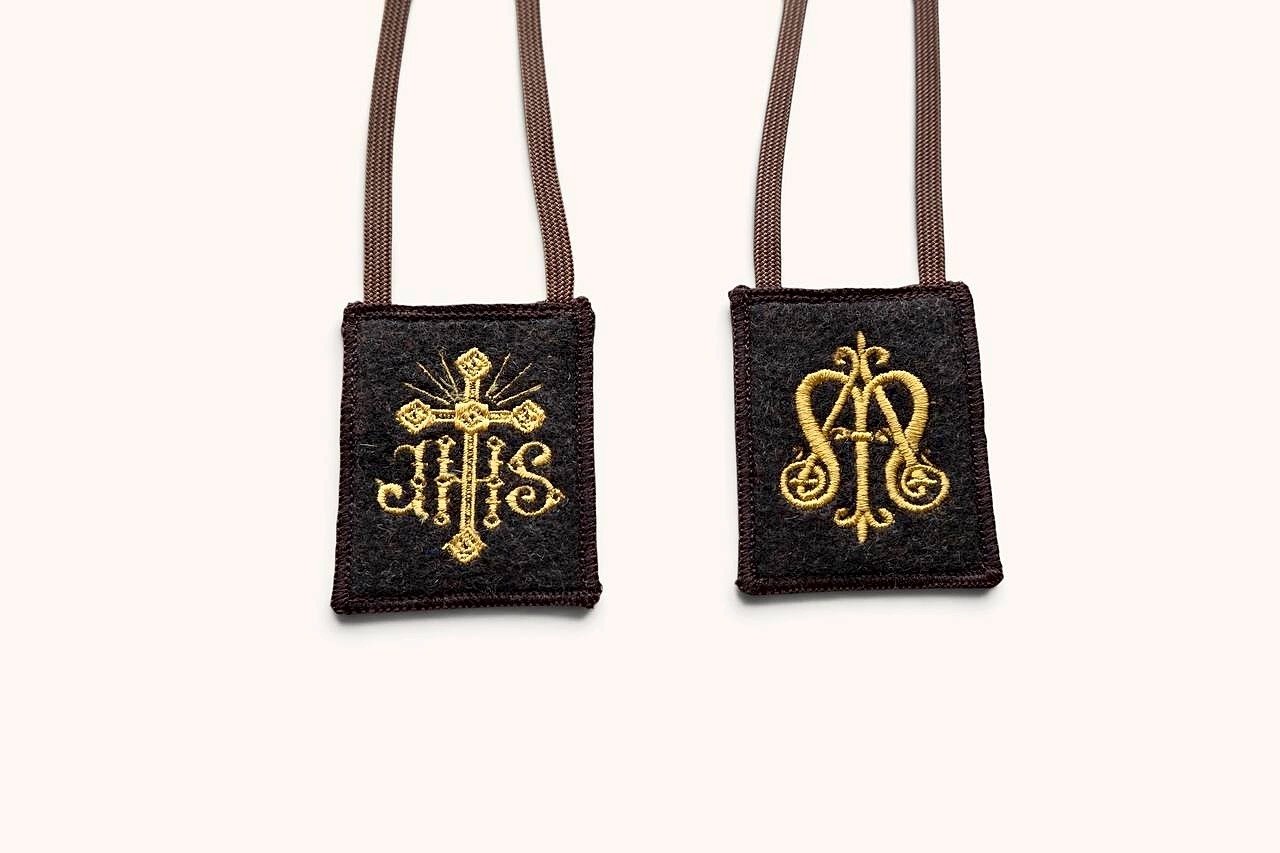 Brown Scapular of the Holy Names of Jesus and Mary – Gold Monogram Design