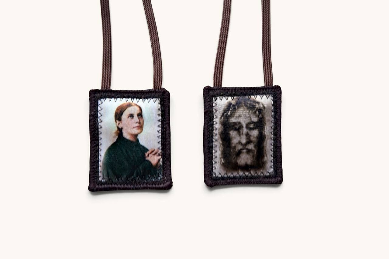 Brown Scapular of Saint Gemma Galgani and the Holy Face of Jesus