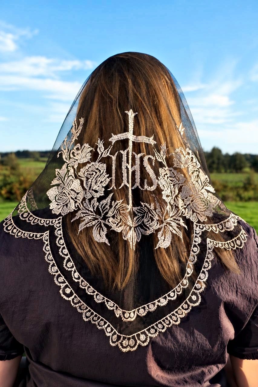 Taupe & Champagne IHS Lace Mantilla