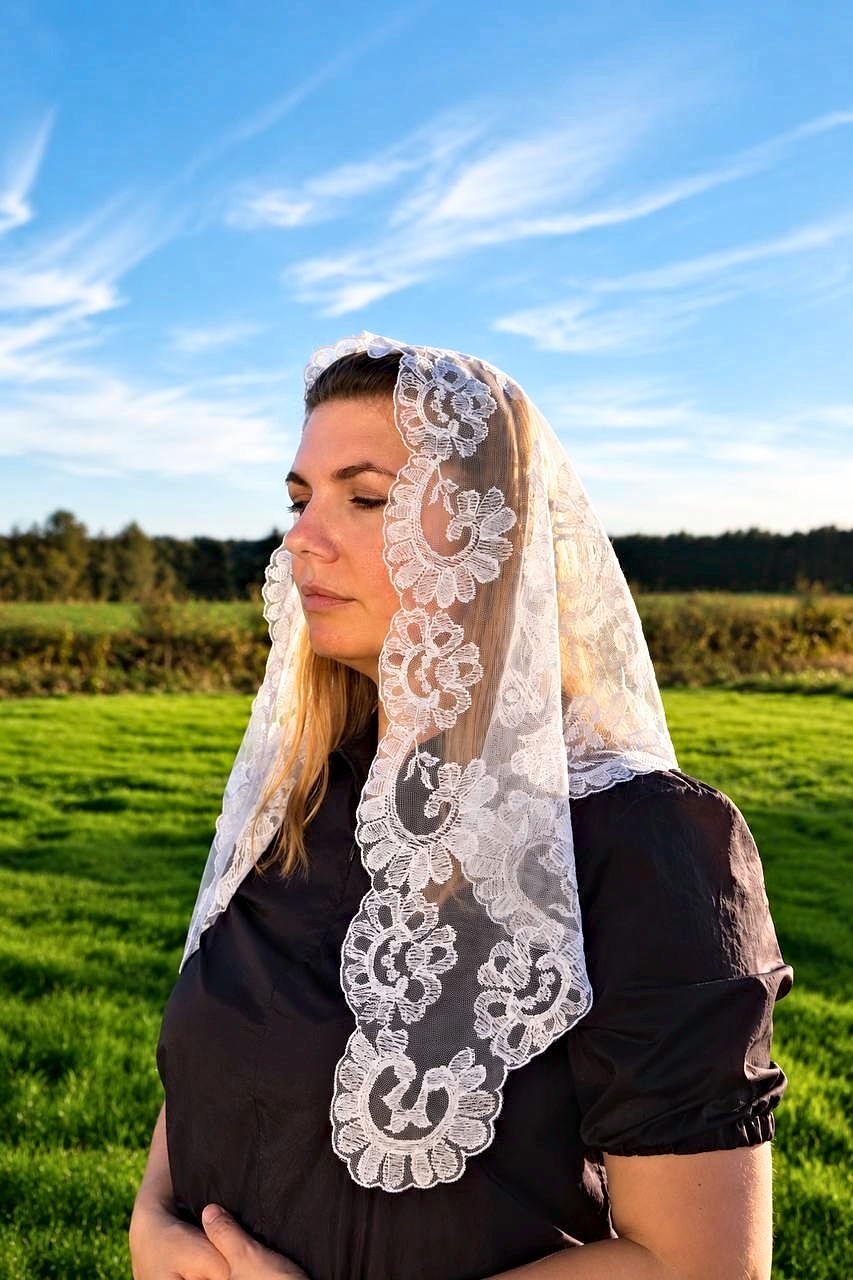 White Floral Lace Mantilla