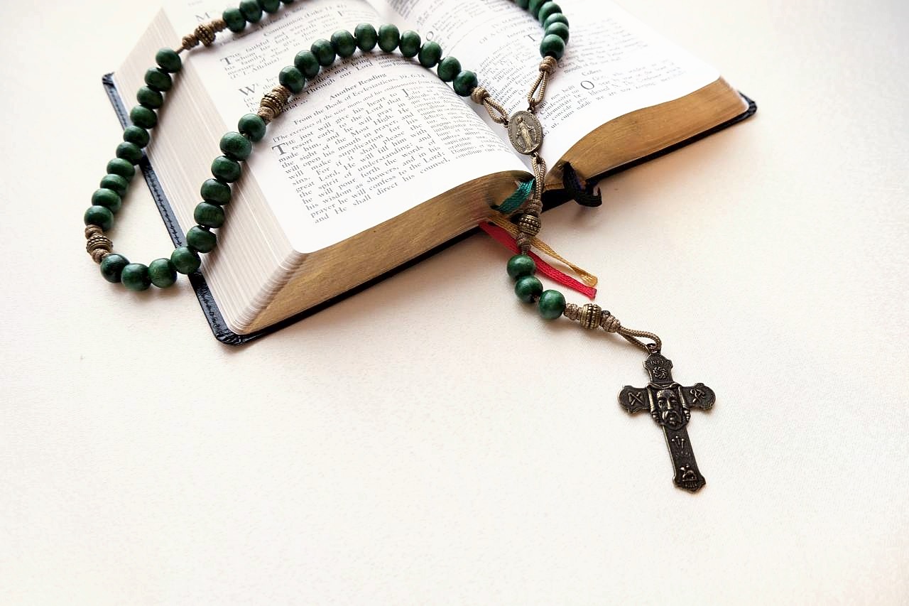 Miraculous Medal & Sacred Heart Green Wooden Rosary — image 1 of 6